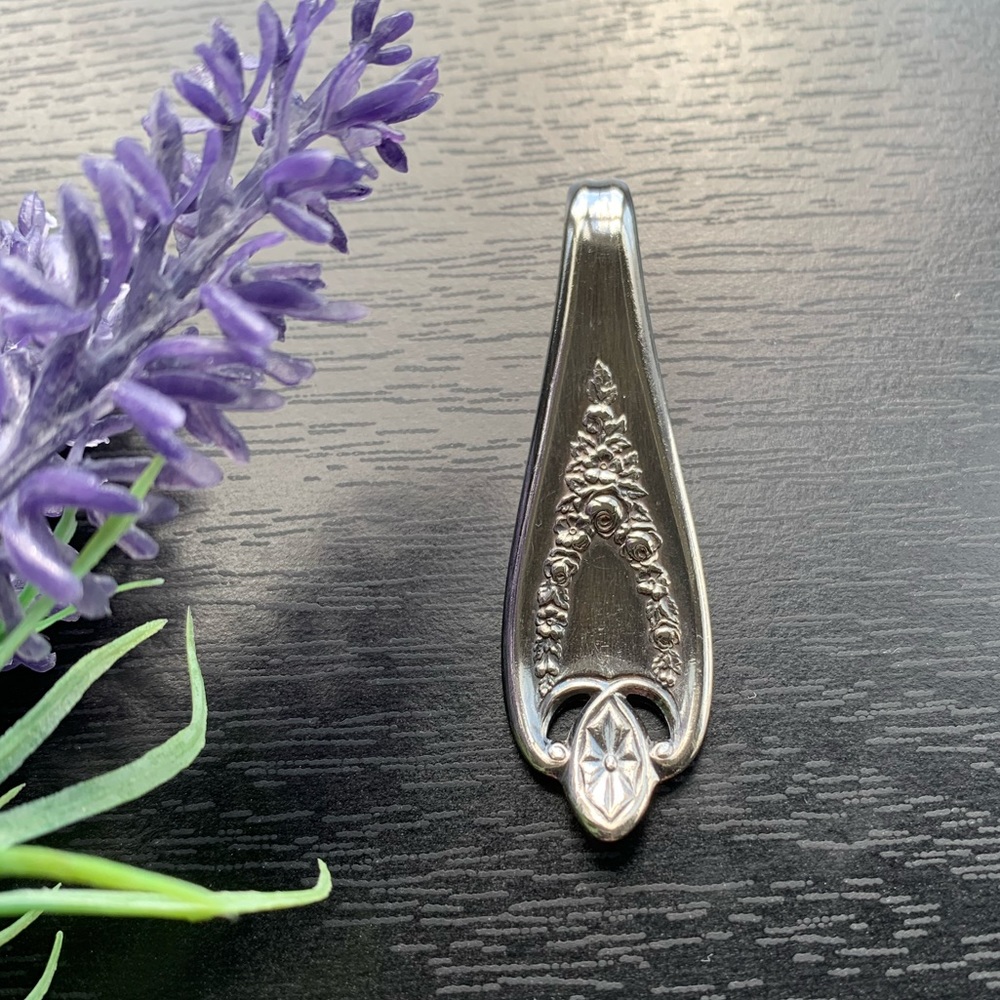 1911 Spoon Pendant Jewelry Vintage Old Colony Silver Plated Floral